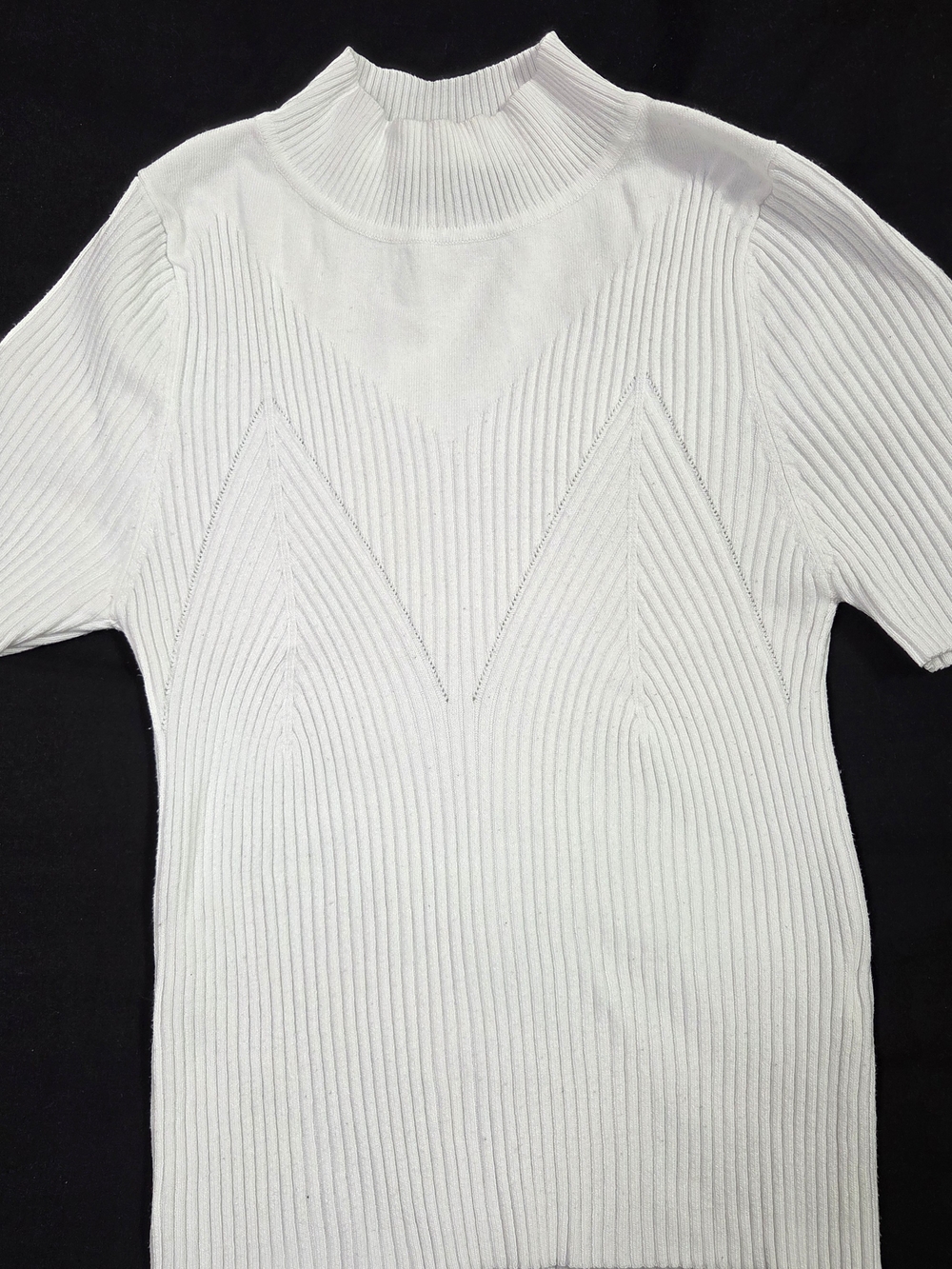Studio F White Ribbed Knit Mock Neck Chevron Pattern Top Size M